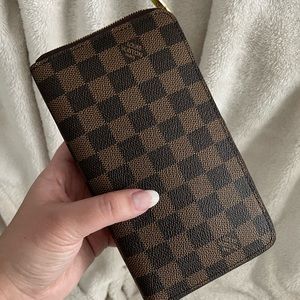 NICE BROWN CHECK WALLET